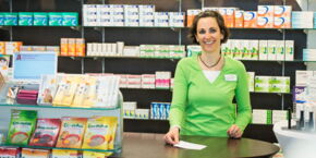 Anika Diepenbrock, Apothekenleitung