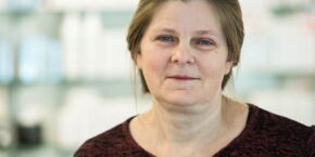 Elke Ahrens, Raumpflegerin